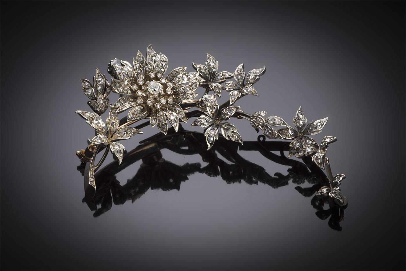 Broche dite trembleuse, or et argent, diamants, vers 1850 ©G. Riondet